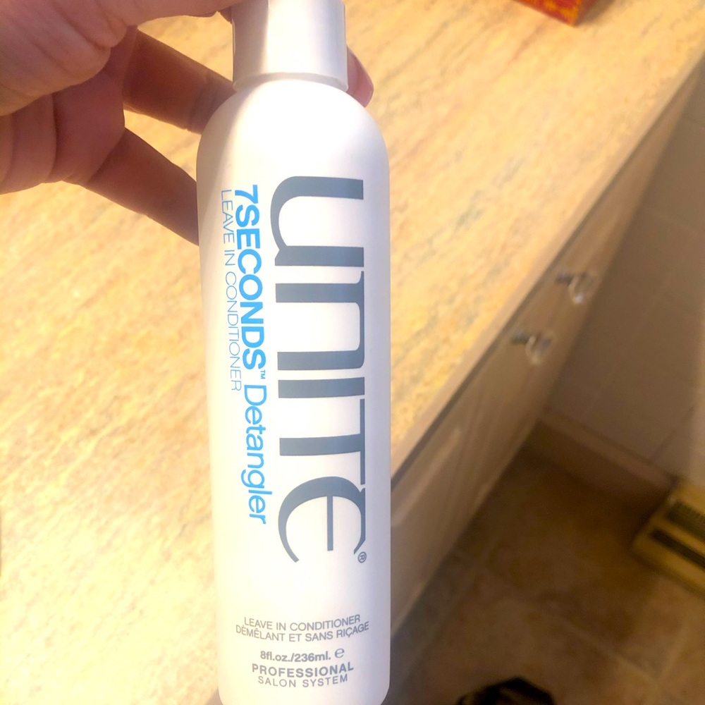 Unite 7 seconds leave in conditioner spray